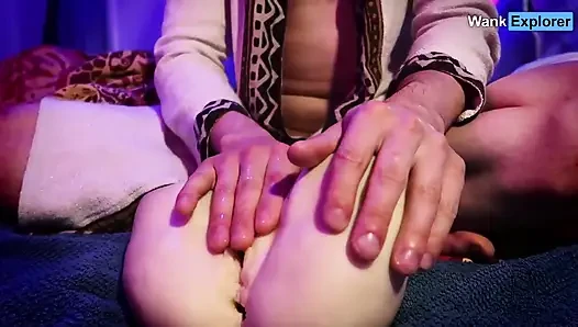 Babacık boşalana kadar seni parmaklıyor - ve düşüncelerini dinliyor!