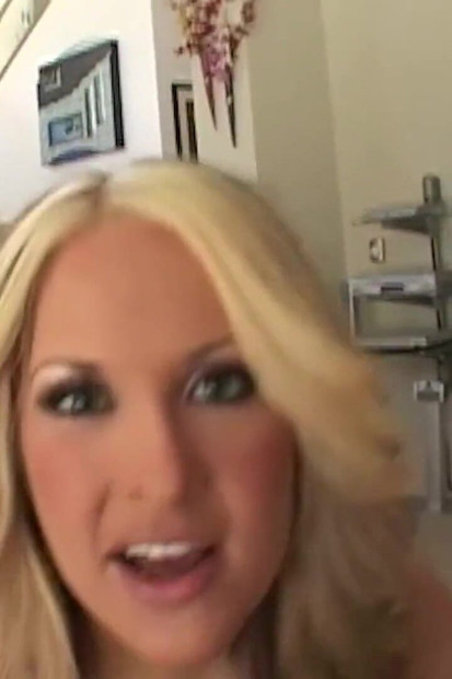 Tahle děvka nebyla ani dostala ty ptáky do zadku a stala se děvkou.