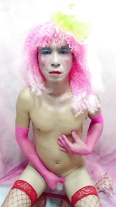 Oanh Le transgenre portant des vêtements sexy