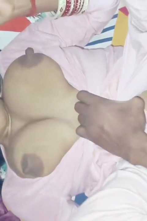 Indiancă bhabhi proaspăt căsătorită se fute cu băiatul care face livrări