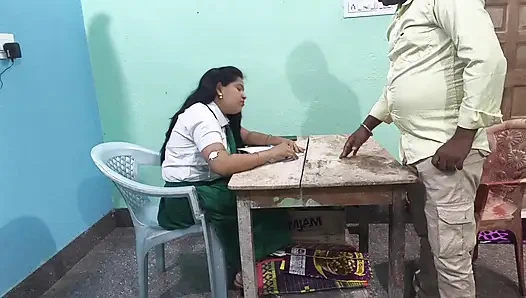 Meine nachhilfe-lehrerin fickte mich hart in meinem zimmer, als ich gelesen wurde