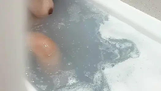 на девушке-тобруте в душе в конечном итоге застукали