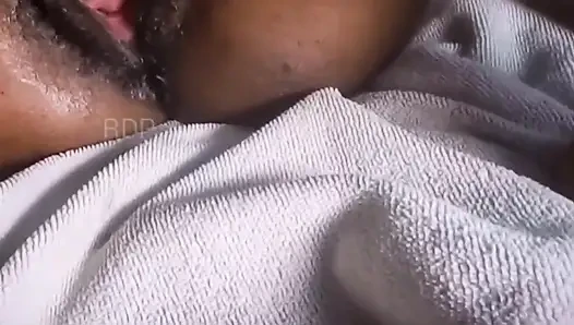Ayah tiriku minta aku untuk ngentot memek beceknya tanpa henti sampai dia minta aku berhenti