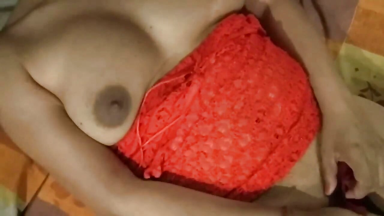 用一根粗黄瓜做爱，我和老公还有一根黄瓜来了场刺激的三人行