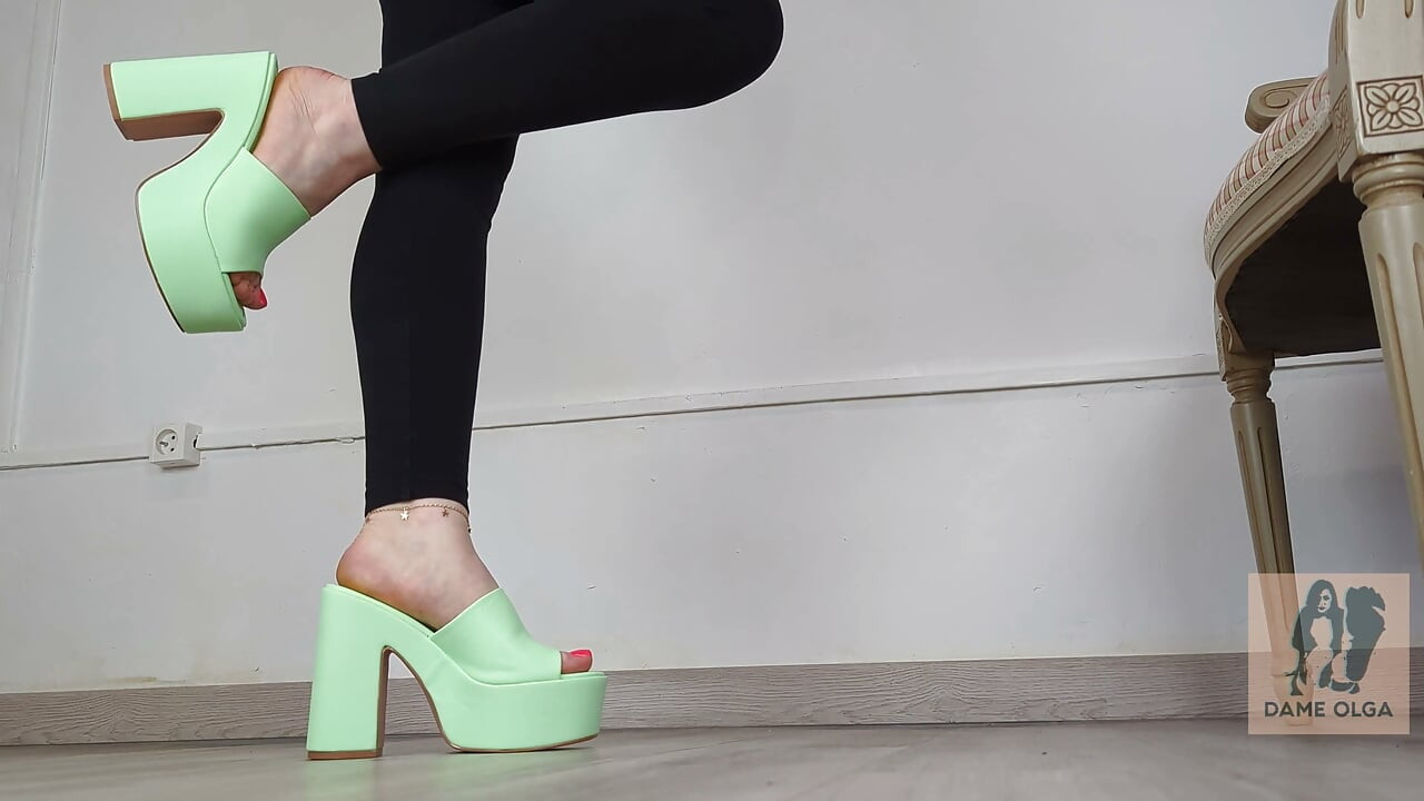 (669) Συλλογή παπουτσιών: Green Block Heel Mules - Dame Olga (4k)