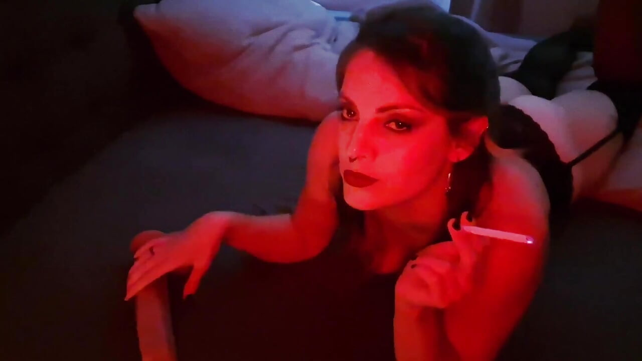 Xxl Dildo Sucked While Smoking