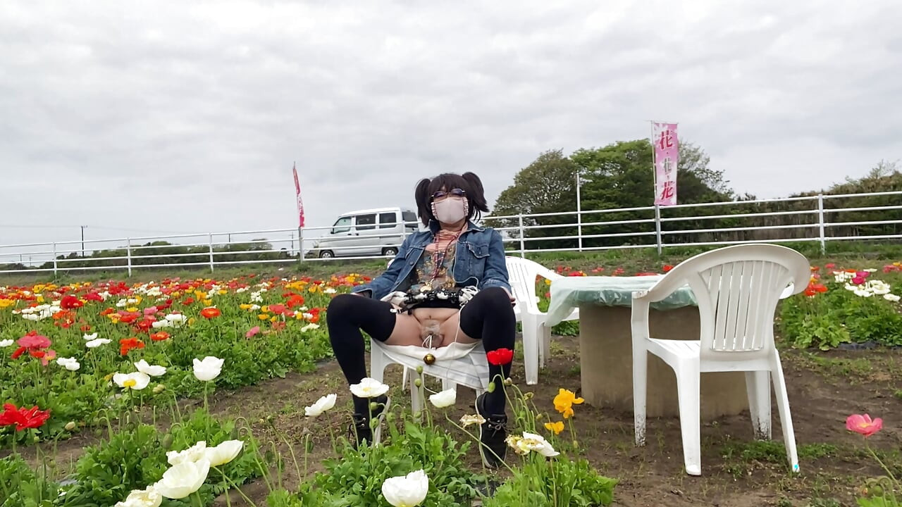 No195 Tucking Exposure in a Flower Garden