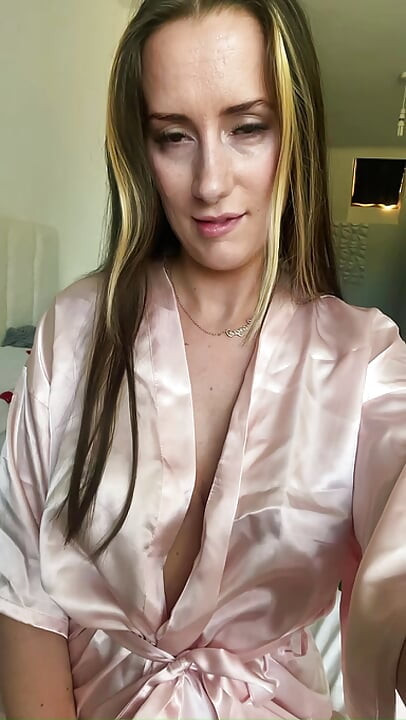 Kaamuk british chodne laayak mammi apne pati asmr joi ko dhokha deti hai