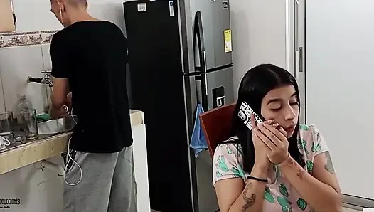 Cewek semok latina lagi asik masturbasi tanpa sepengatahuan abang tirinya - cerita lengkap