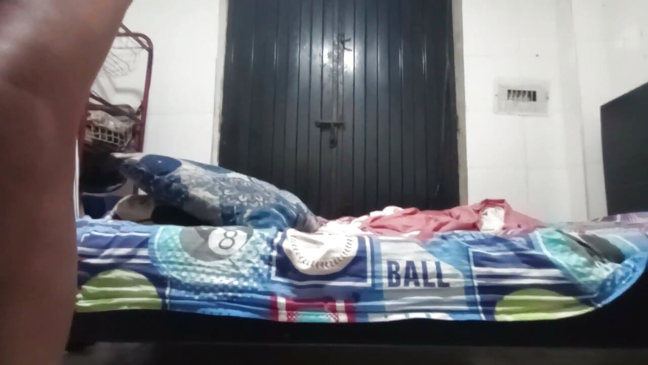 Khi đến nhà hàng xóm của tôi và bị bắn tinh trong phòng của anh ấy