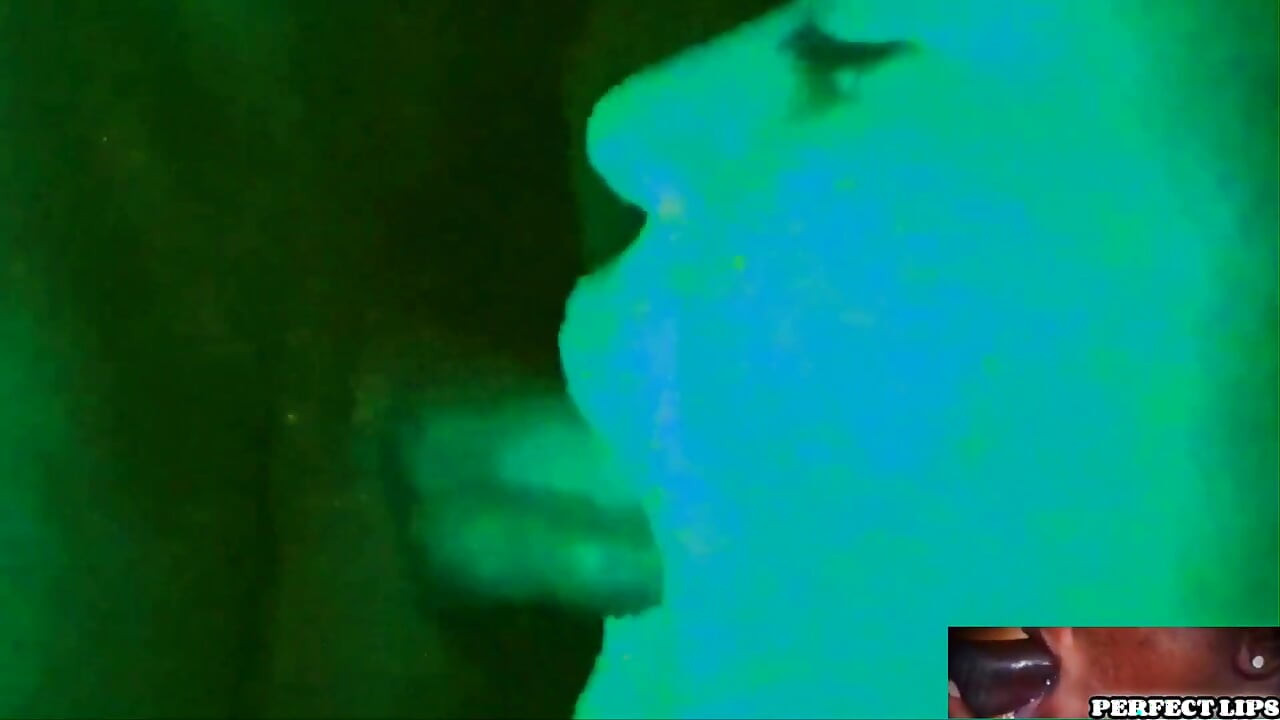 Chodila v noci a saje ptáka!!