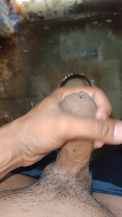 Handjob im Badezimmer