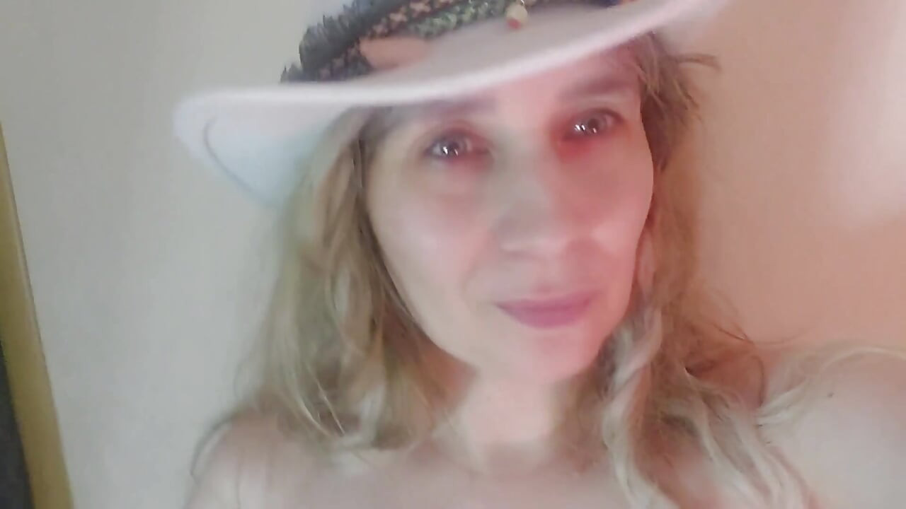 She Went to Dildo in a Hat