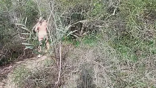 Oma Sucht Liebhaber Nackt Im Wald!