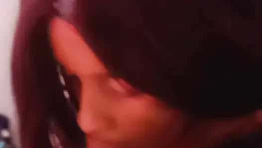 Mahasiswi 18 tahun nyepong kontol cowok kulit putih