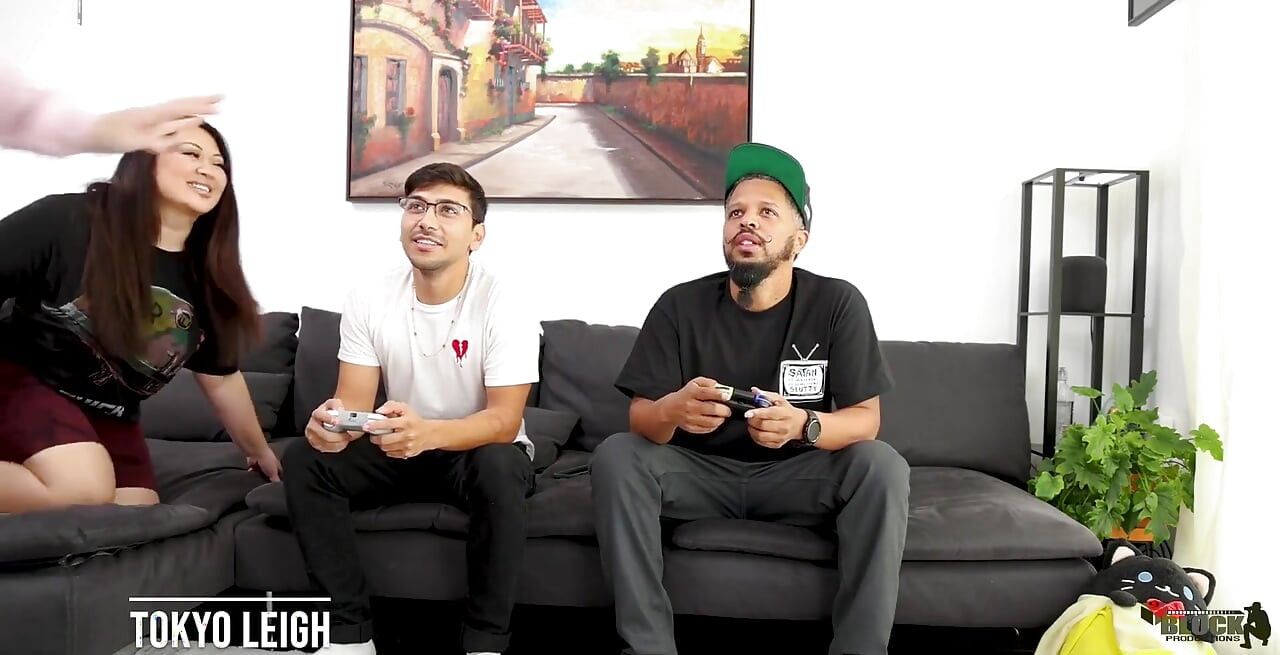Play Smash Bros or Smash the Bro's Girl