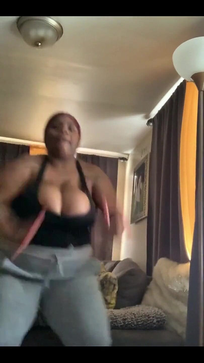 لم أستطع أبدا العمل بالطريقة التي أريدها بسبب هذه الثديين