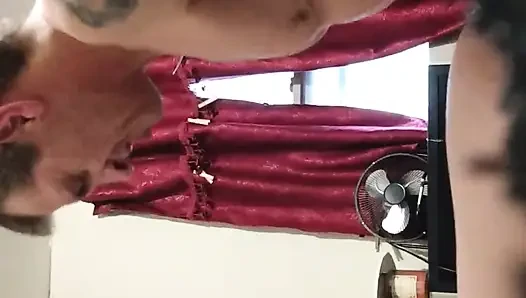 Seksi kız arkadaş aşağı atıyor!