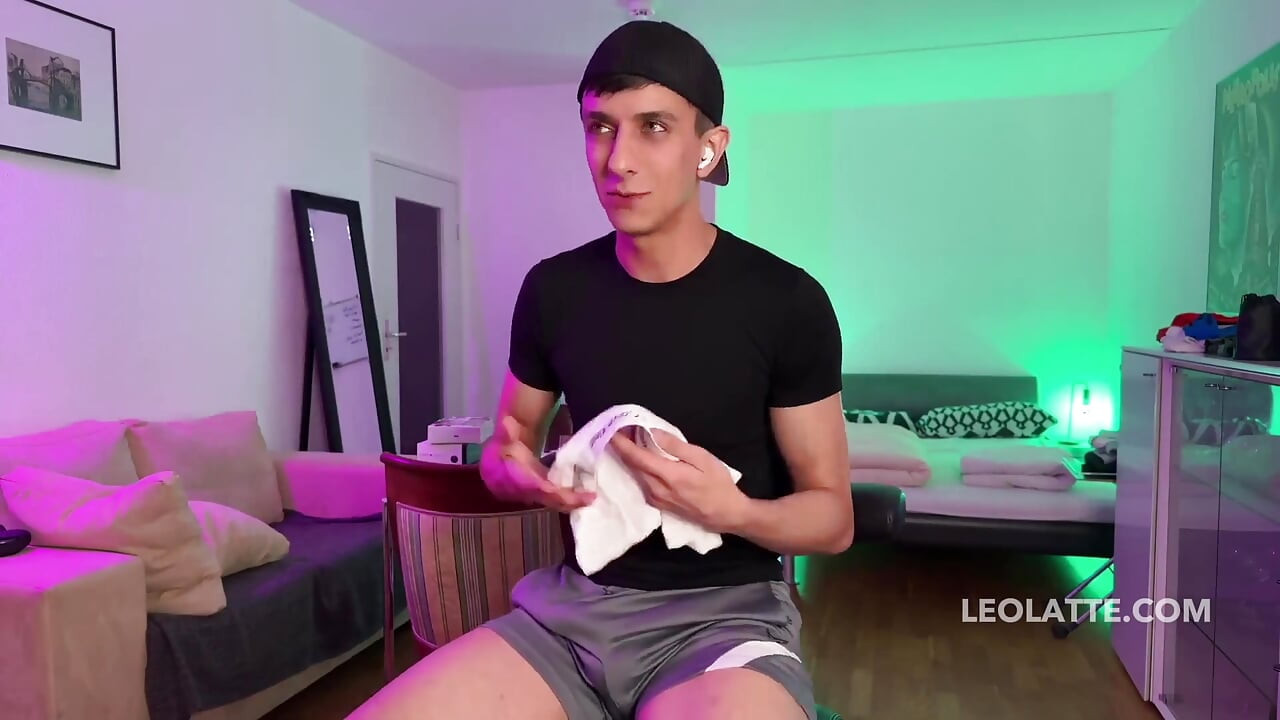 Leo Latte Almost 2-hour Livestream - Teasing, Stripping & Underwear Show