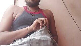 Ismaatdeva एक प्लेबॉय है जो एनीमे सेक्स देखने पर अपने लंड के साथ खेल रहा है