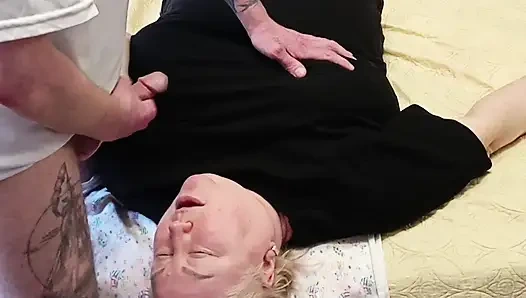 Ngocok kontolku sampai crot di dalam memek tetanggaku