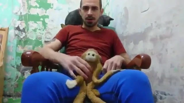 Koldo Goran shows how to put a condom  :)