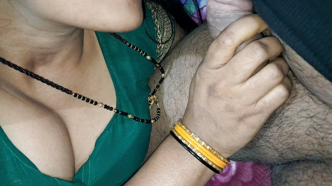 Indian hot bhabhi sucking dick in green