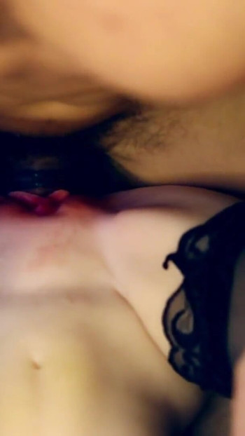 ストッキングを履いた見事な美女が情熱的なホットな男に犯される | クリップ 1