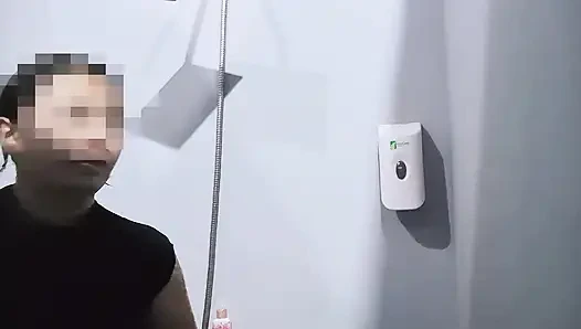 Diminta Pacar Mandi Abis Gym Di Kamar Mandi Umum - Minokiiko