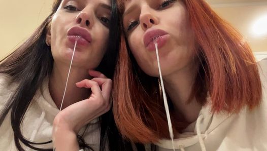 Double pov crachats et domination des pieds dans des chaussettes avec deux maîtresses fumeuses, Kira et Sofi