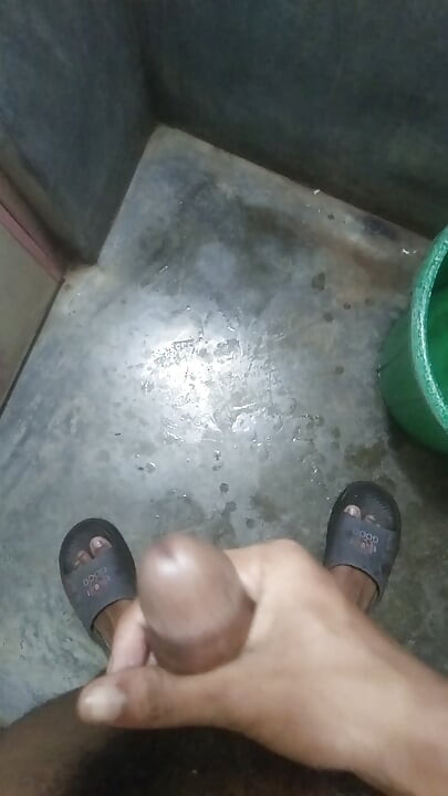 então eu fui ao banheiro, colocar sabão em minhas mãos, e bateu a alça