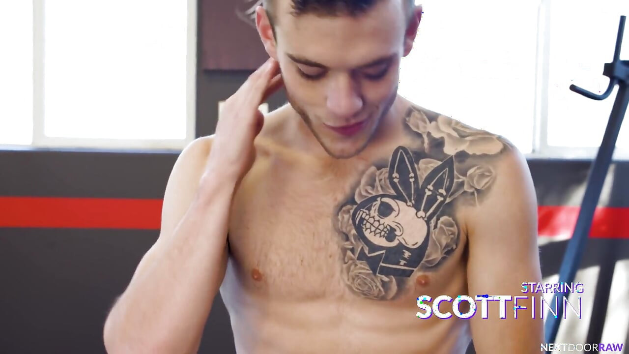 Gym jocks have intense post workout fuck in locker room - Nextdoorraw