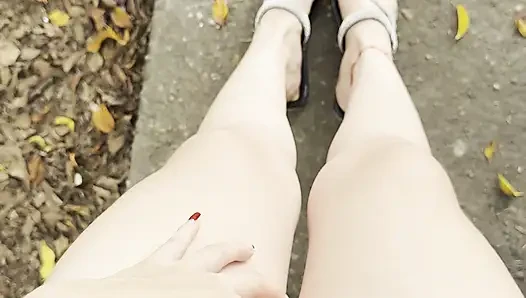 Kolumbianische Mädchen masturbiert in der Öffentlichkeit auf der Straße