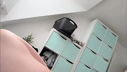 She Loses Her Mind When He Fucks Her From Behind And Scratches Her Head