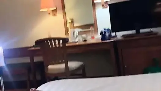 Otel misafirlerini ngewe'ye davet et, doruk noktası olana kadar seks
