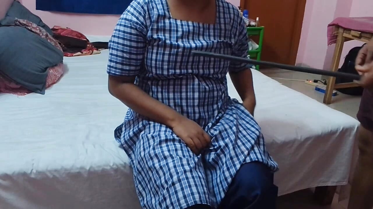 Chachu ne mujhe chut me fingering karte pakad liya, ab mai kya karu?