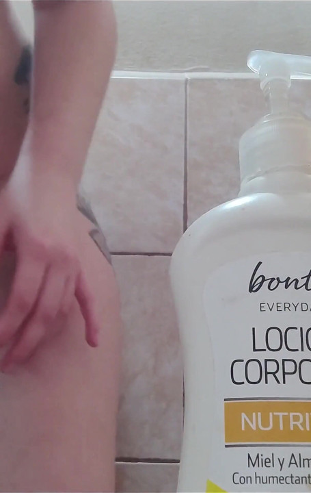 Mi rutina posterior al afeitado es poner una loción corporal