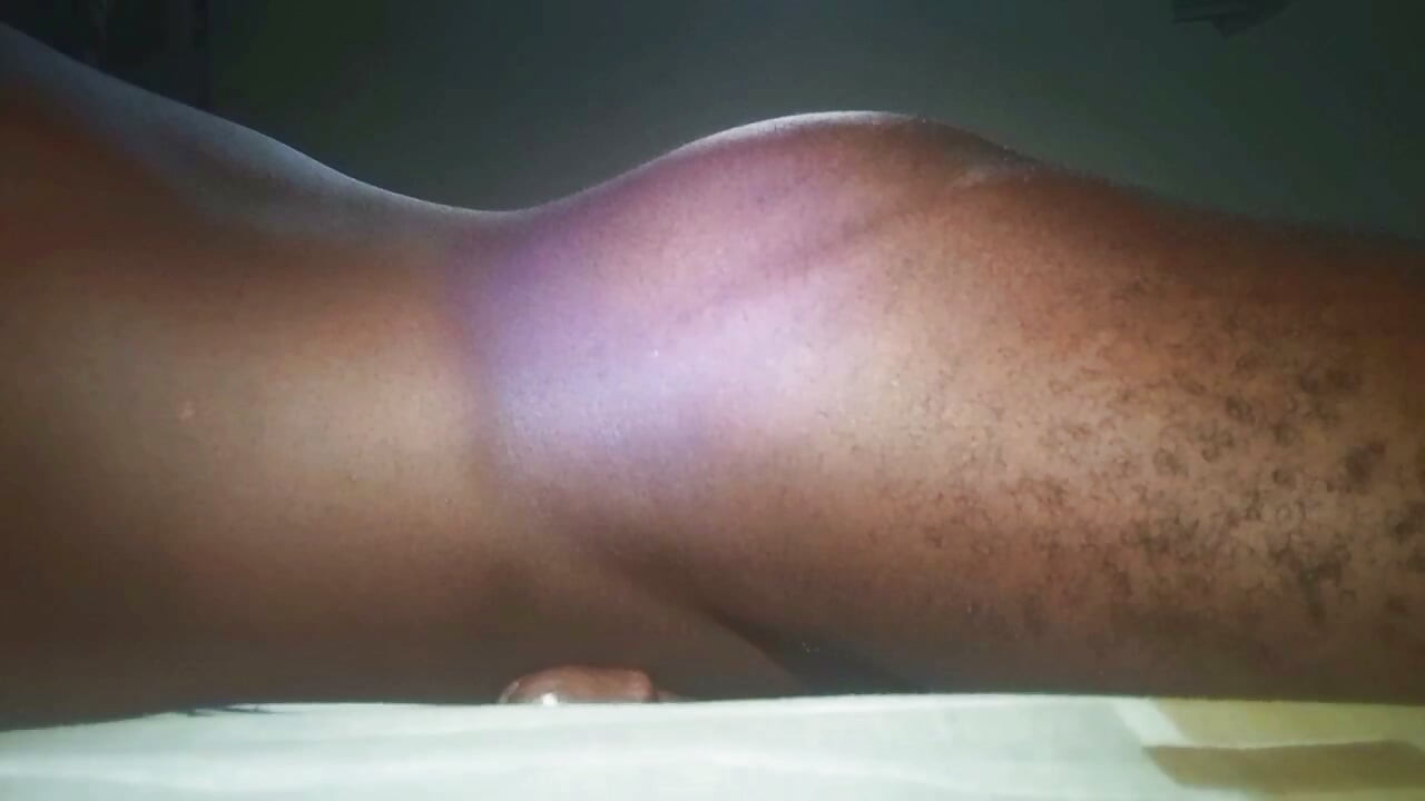 壁の向こうで隣人が犯されてるのを聞きながら腰を振ってオナニーした