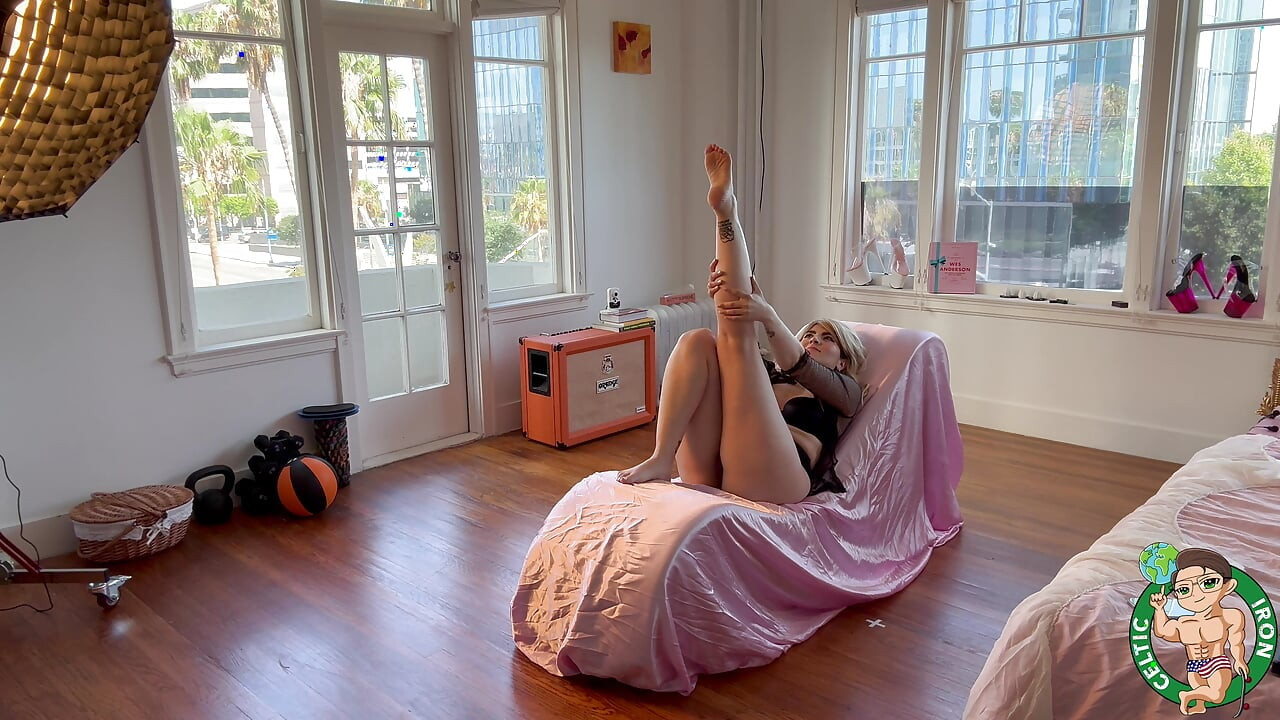 BTS Stor Rumpe Blond Deepthroat Doggystyle 4K