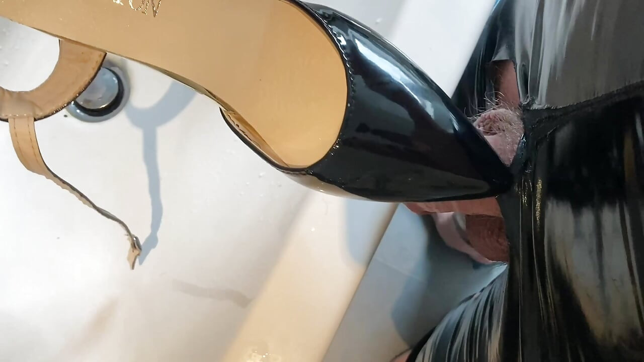 2 Cumshots on sexy high heels