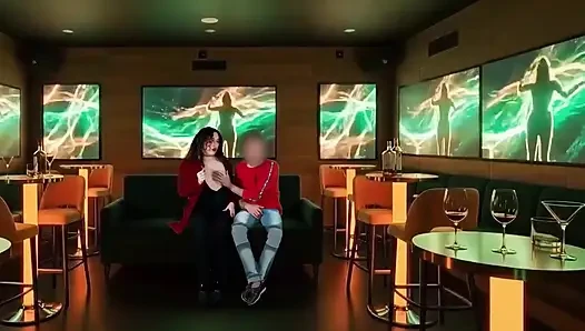Saya masturbasi manajer klub karaoke dan suami saya memfilmkan semuanya