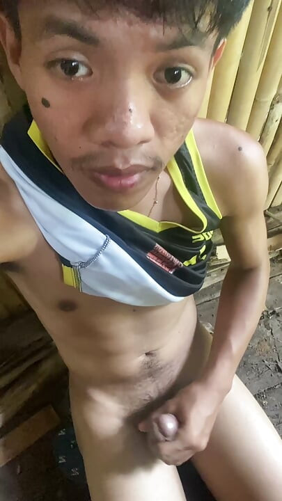 Outdoor Pinoy Twink Hook up- Wanking, Deep Blowjob & Mouth Cumshot