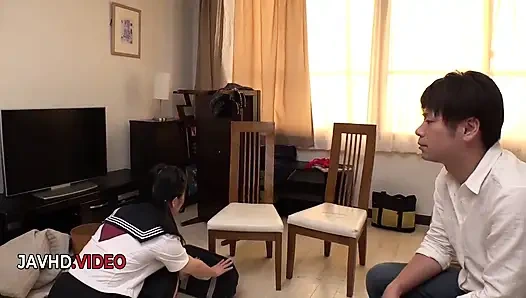 Nako nishino freute sich über ihre vibrierende Begegnung mit einem asiatischen spielzeug in heißer action