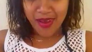 Ragazza sexy che fa selfie 17.mp40