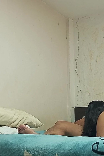 Komşu kapıyı çalıyor ve karımın beni götten sikmesine izin vermem bölüm 1
