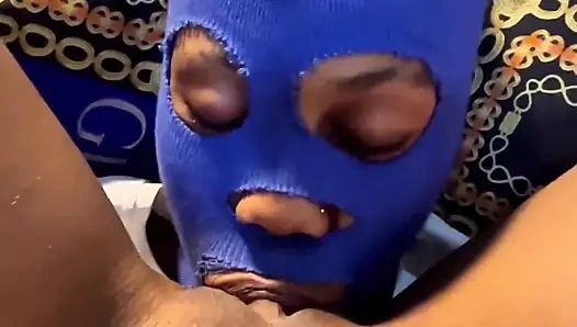 Üvey kız kardeşim amımı emiyor