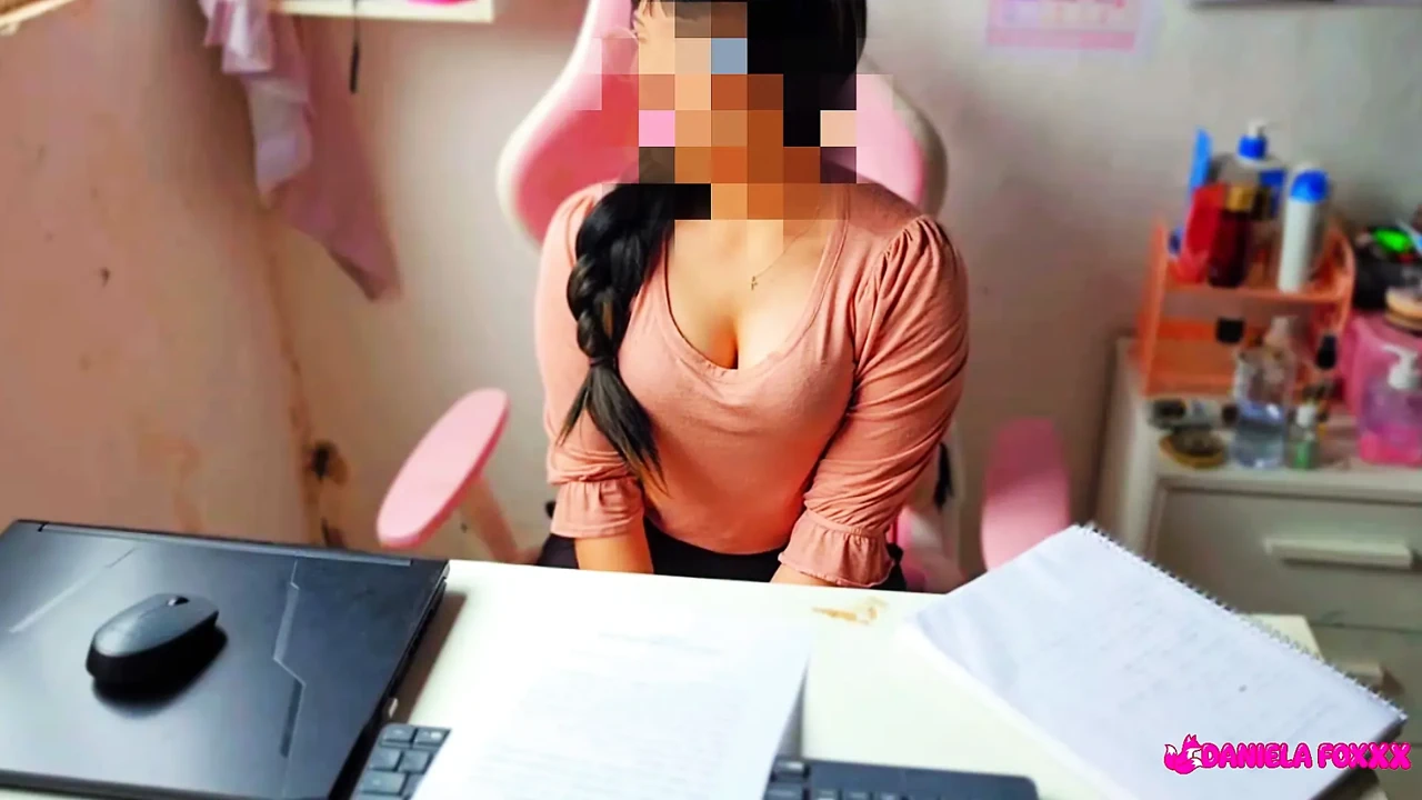 GIRL GOES TO LOOK FOR A JOB AND ENDS UP FUCKED