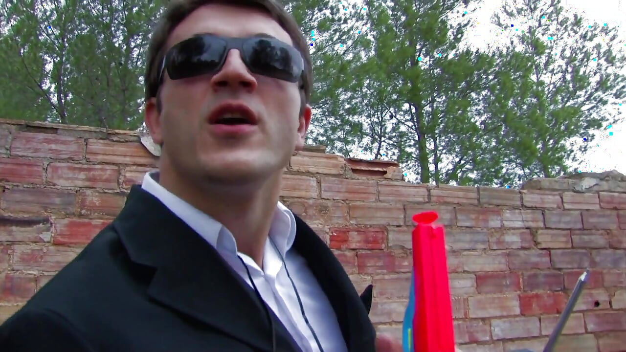 Două curve excitate sunt futute în aer liber