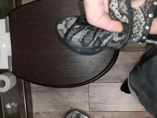 ついに友人の妻のセクシーな靴にやってきました