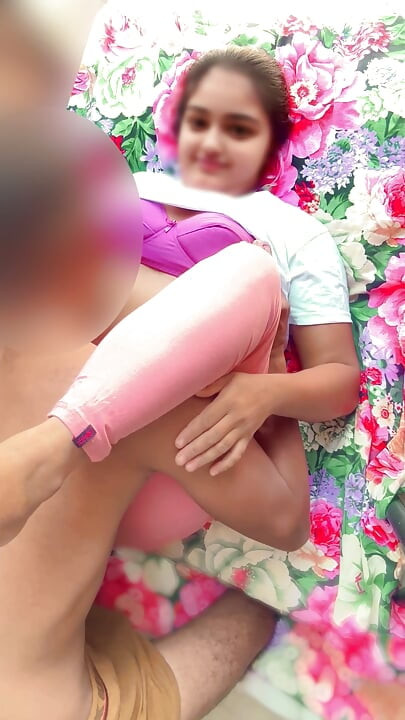 Very Beautiful stepsister ki cutest friend ki virgin pussy fuck kiya, viral first time fuck xxx video